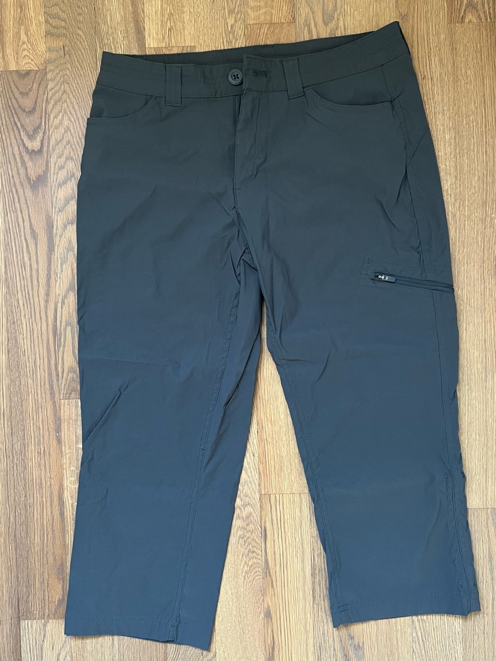 Women’s Grey capris